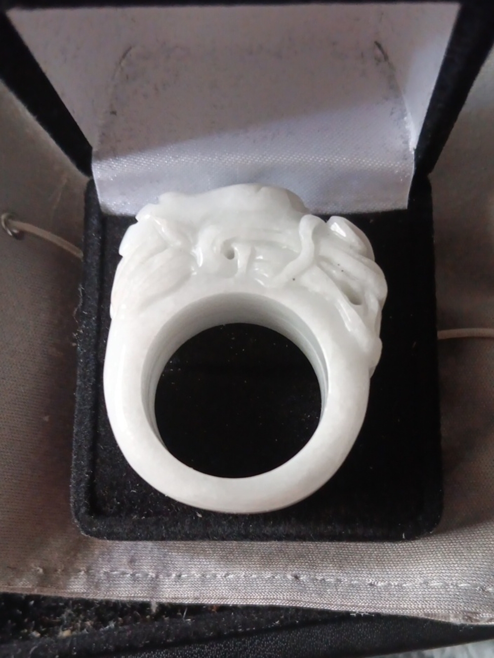 Natural Jade 94.50 ctw Carved Dragon Band Ring (Size 10)